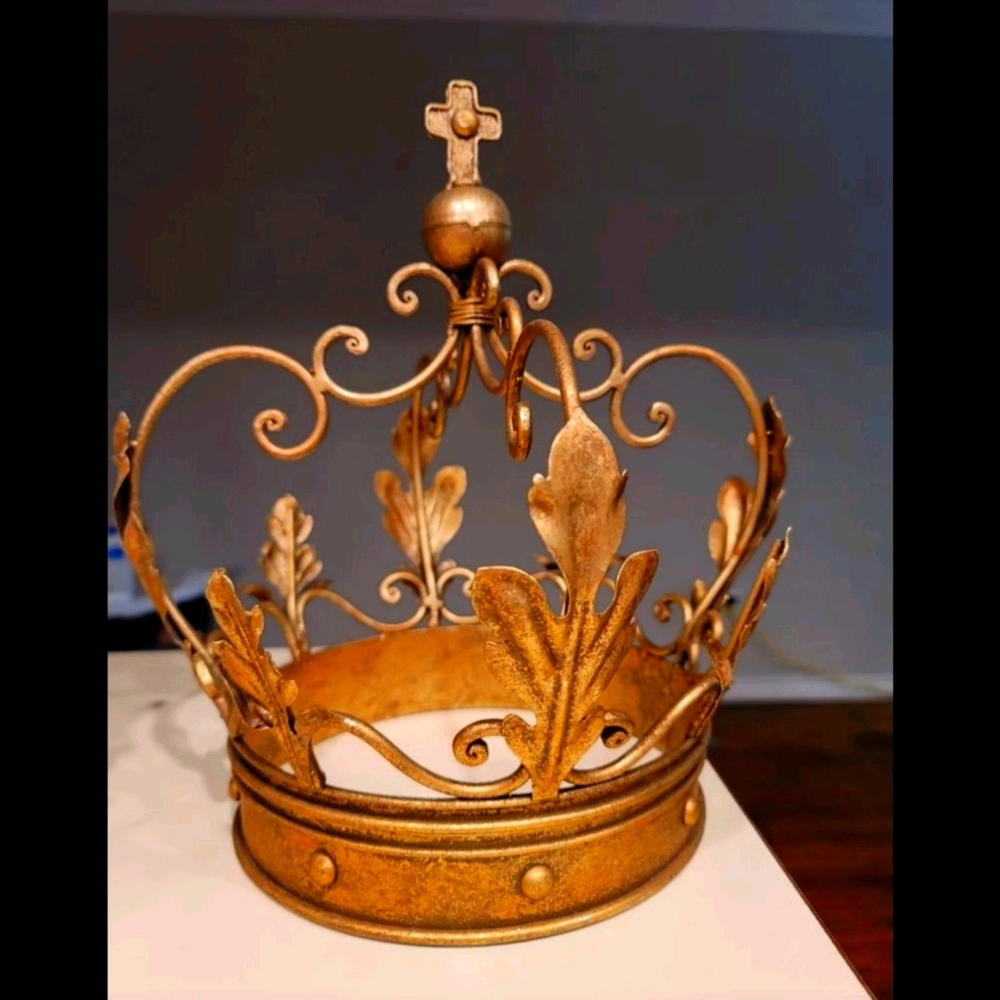Art nouveau style crown